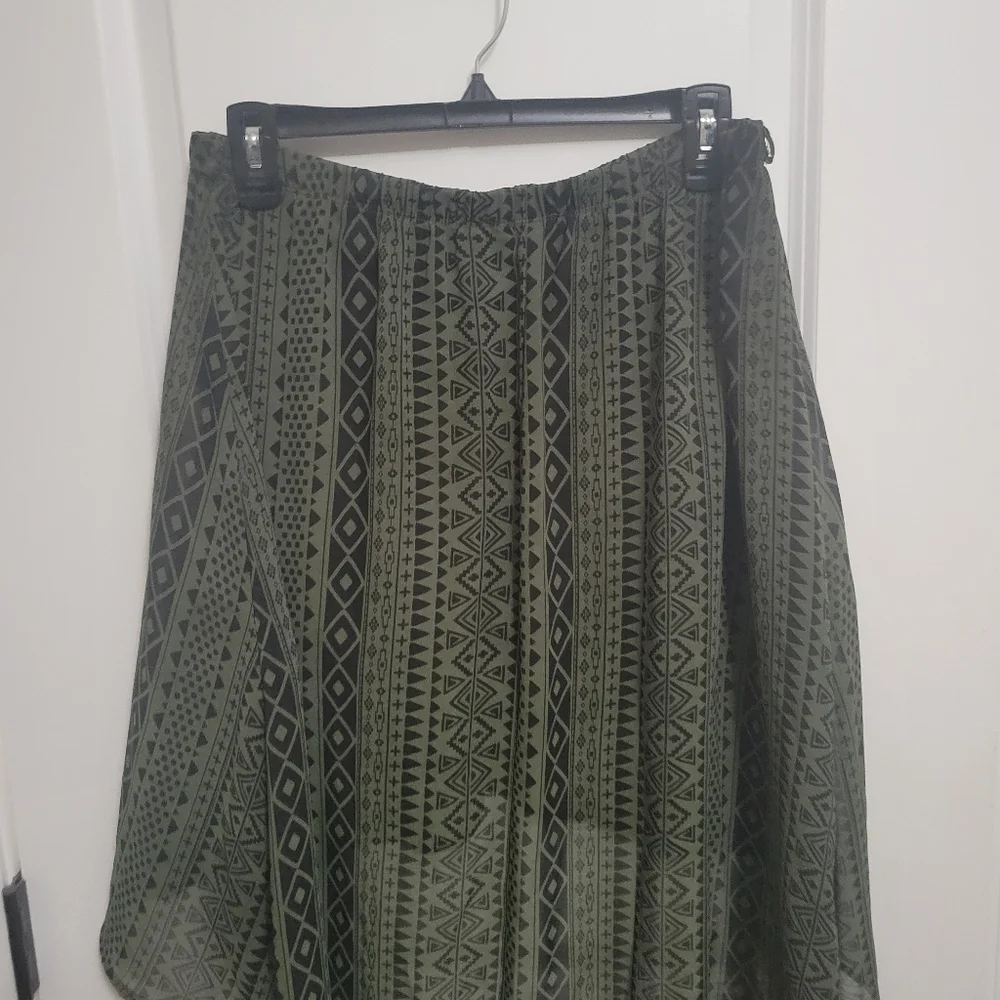 Inis Tribal Geometric High-Low Asymmetrical Skirt Dark Green and Black - Picture 6 of 10
